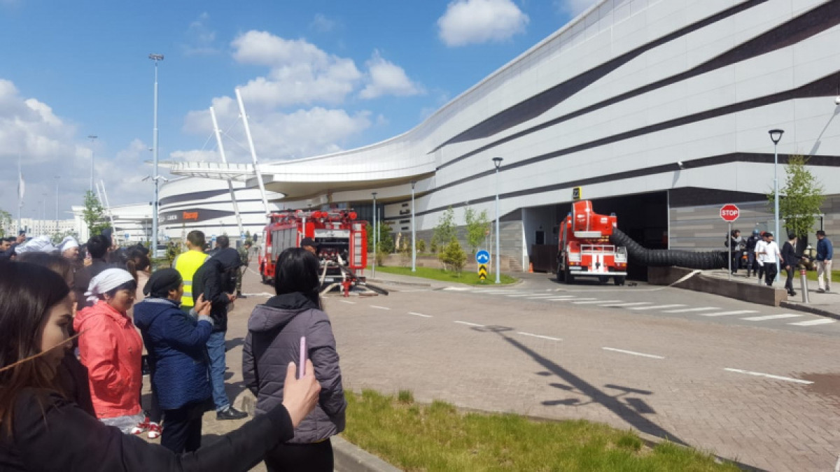 Более 2000 человек эвакуировали из ТРЦ в Нур-Султане