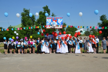 В Жамбылской области прощаются со школой больше восьми тысяч выпускников 