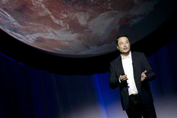 Фотография к новости: Алматинцы сняли на видео "поезд" из спутников Илона Маска 