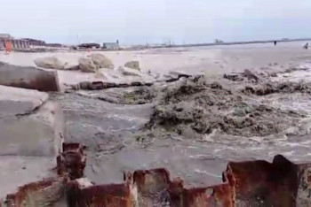 Фотография к новости: Сброс грязной воды в Каспий: Ущерб оценили в 1,7 млн тенге