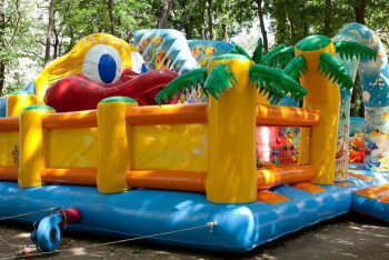 Фотография к новости: Работу 11 надувных батутов приостановили в Нур-Султане