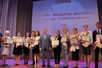 Лучших студентов Актюбинской области поощрили деньгами