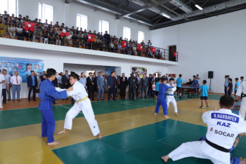 В Бейнеу открыли спорткомплекс на 160 мест