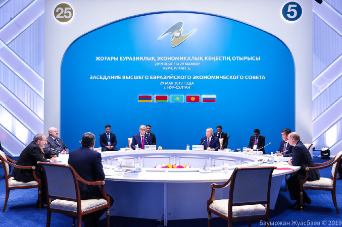 Елбасы предложил создать комиссию ЕАЭС по импорту товаров 