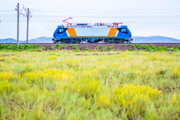 Фотография к новости: В Нур-Султане запущена новая линия по производству пассажирских электровозов Prima M4