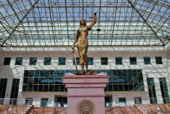 Фотография к новости: В Актобе брокер причинил ущерб 4 нефтяным компания на 19 млн тенге 