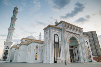 Фотография к новости: Как проходят дни Рамазана в главной мечети страны 