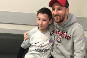 Казахстанский Ник Вуйчич продает футболку Месси