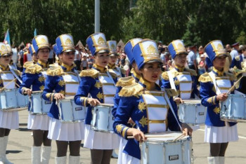 Фотография к новости: Почти 100 тысяч школьников и студентов пройдут по городам Казахстана 1 июня 