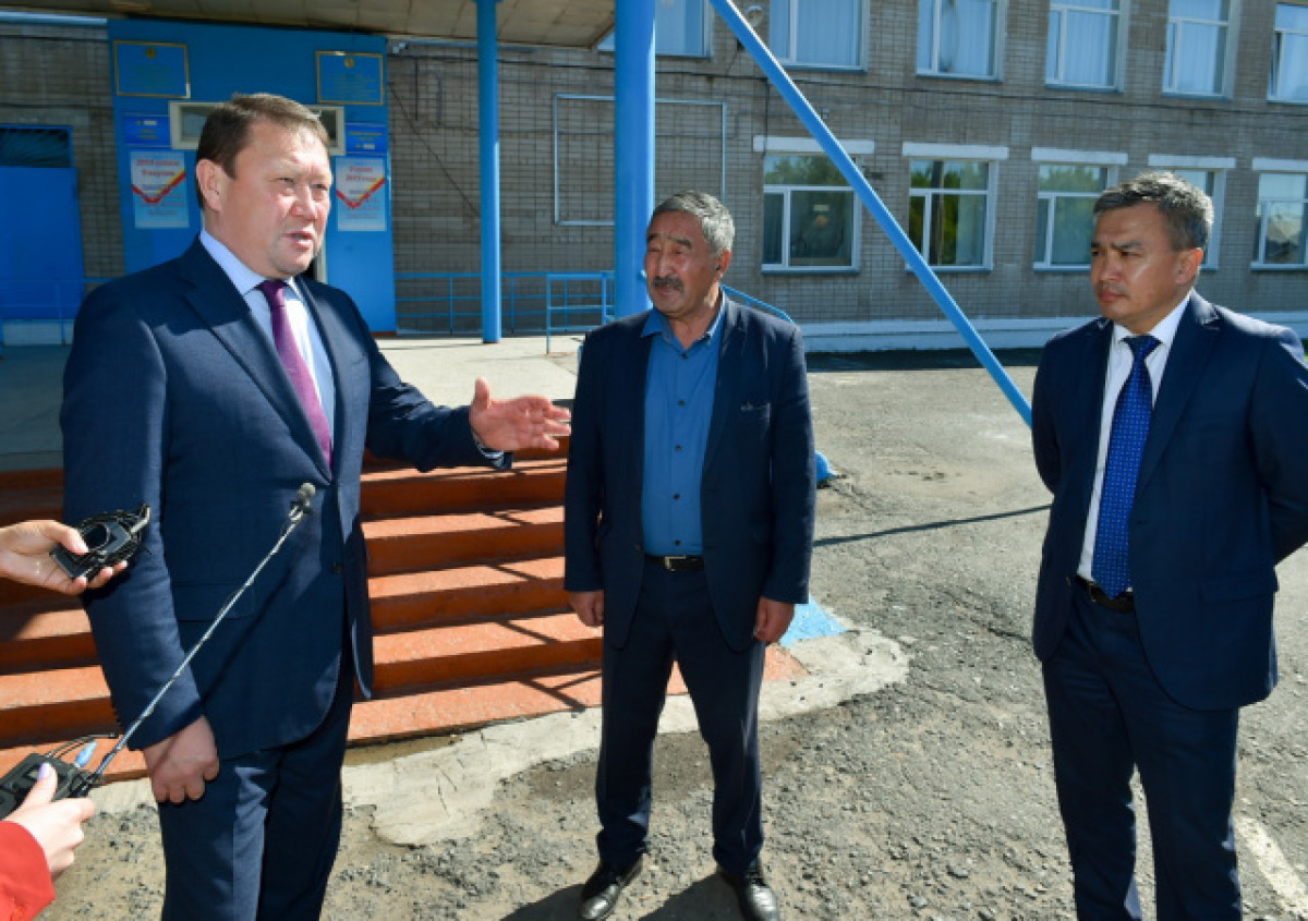 Аким СКО накажет ответственных за незаконный сбор денег с учителей