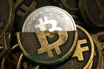 Фотография к новости: Facebook начала переговоры по запуску своей криптовалюты