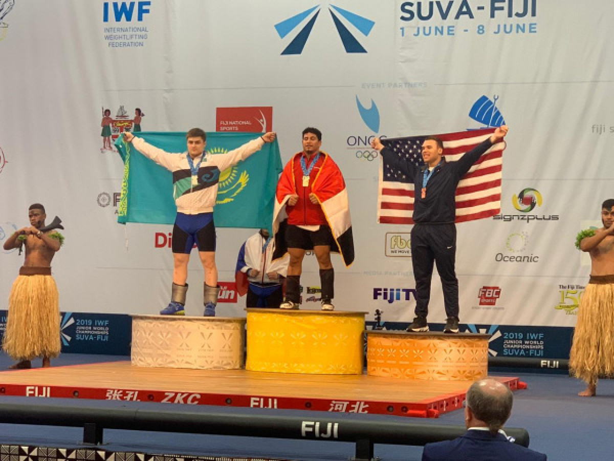 Казахстанский тяжелоатлет завоевал серебро на ЧМ в Фиджи