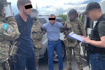 Фотография к новости: Торгующих оружием и боеприпасами алматинцев задержал КНБ РК