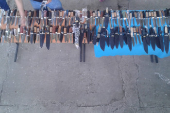 Фотография к новости: В ВКО задержаны двое россиян с боевыми ножами и гранатой