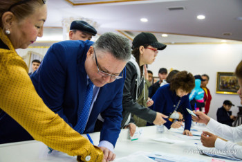 Фотография к новости: Марат Тажин проголосовал на президентских выборах
