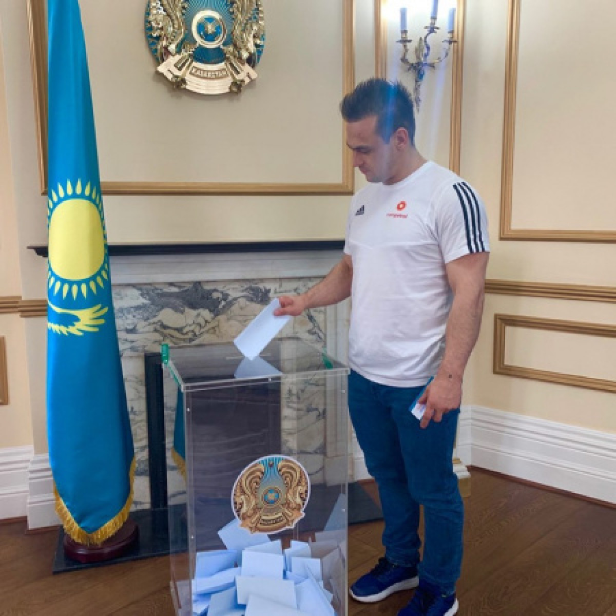 Илья Ильин проголосовал в Лондоне