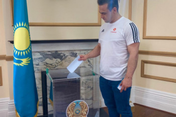 Илья Ильин проголосовал в Лондоне