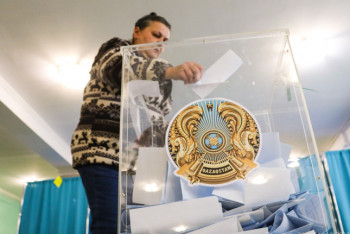 Фотография к новости: По состоянию на 18:00 проголосовали почти 73% казахстанцев