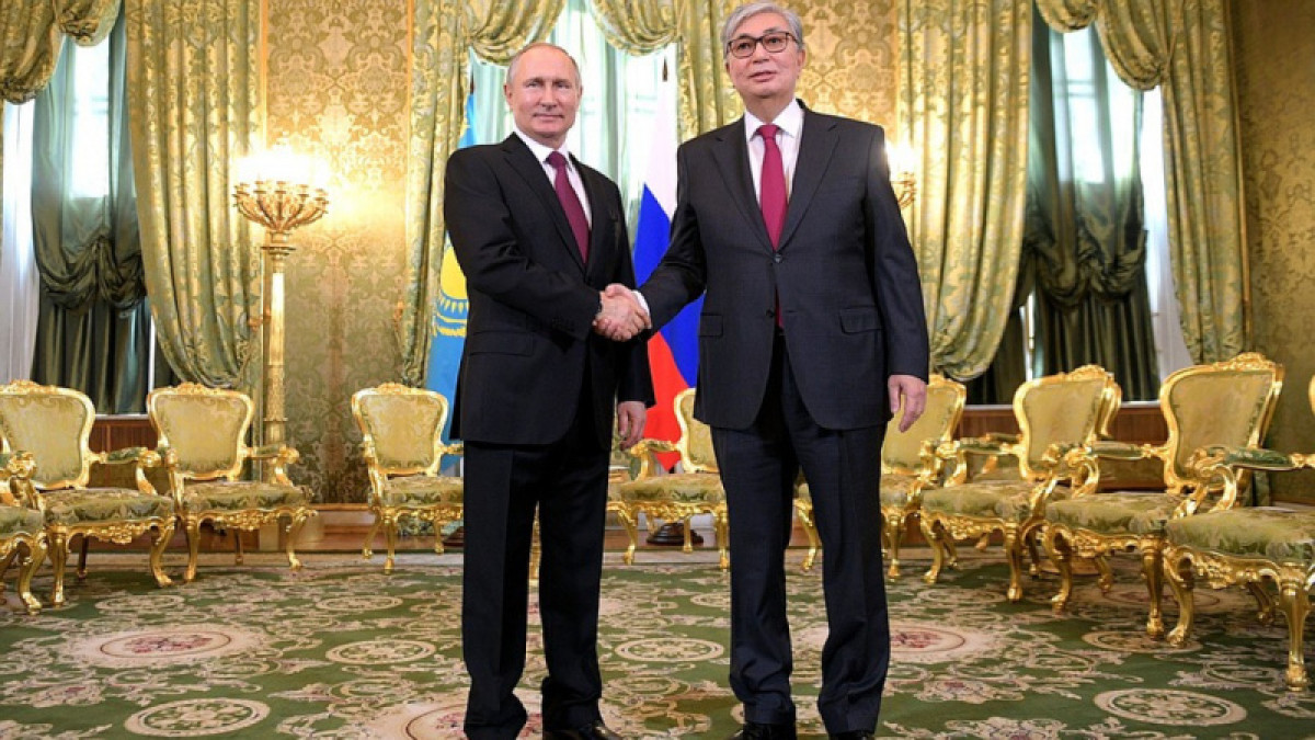 Путин позвонил Токаеву