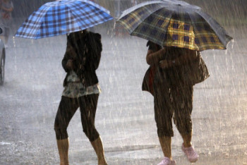 Фотография к новости: Штормовое предупреждение объявлено в семи областях Казахстана