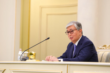 Фотография к новости: Бердымухамедов поздравил Токаева с уверенной победой на выборах 