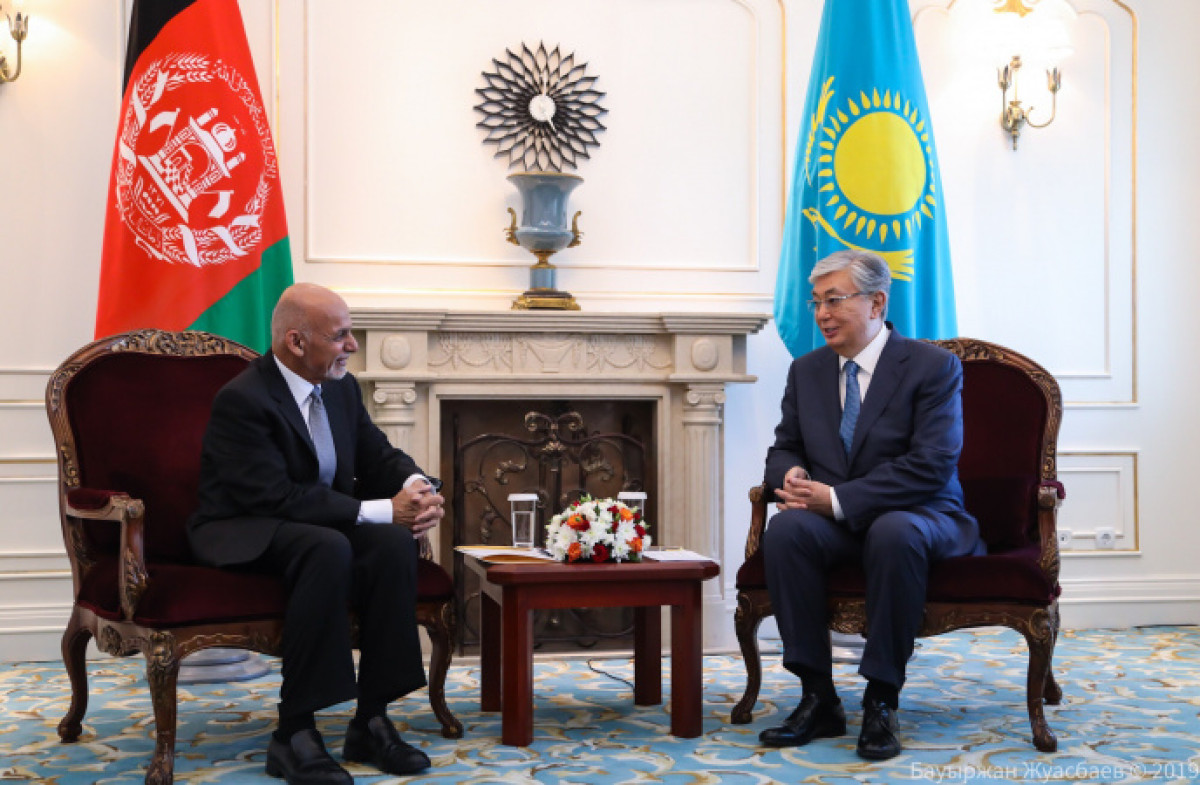 Глава государства провел встречу с президентом Афганистана