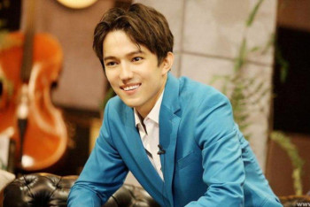 Фотография к новости: Первый альбом Димаша стал платиновым за 37 секунд