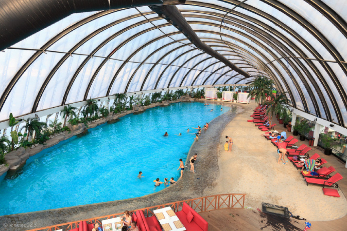 В отношении руководства пляжного клуба в ТРЦ "Хан Шатыр" завели уголовное дело