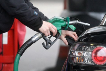 Фотография к новости: Бензин дешевеет в Казахстане