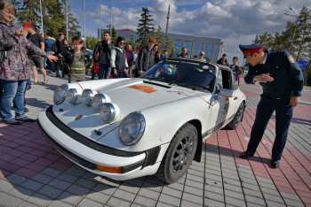 Фуражка казахстанского полицейского уехала в Париж