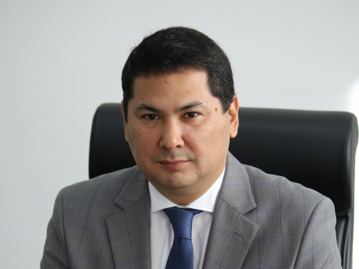 автора