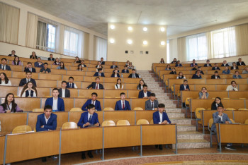 Фотография к новости: Министр образования РК пожелал выпускникам успехов на ЕНТ