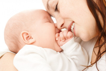 Принять дополнительные меры для защиты института материнства призвал Мами 