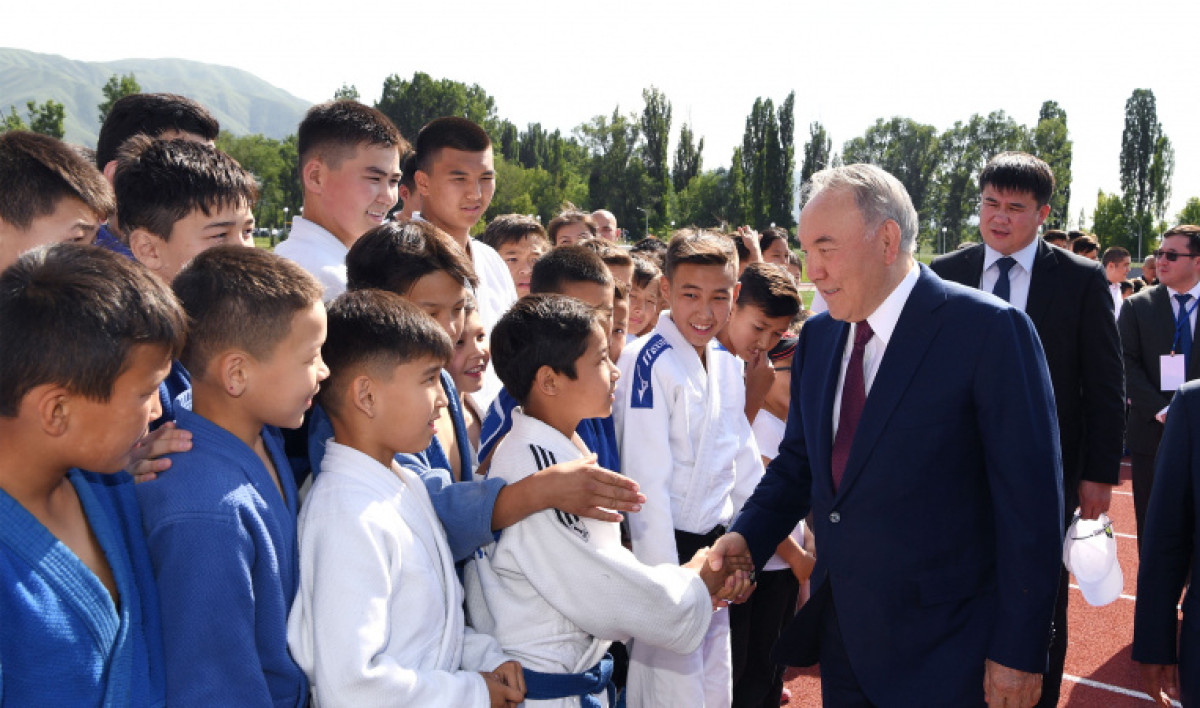 Назарбаев принял участие в церемонии открытия спортивного комплекса "Үшқоңыр"