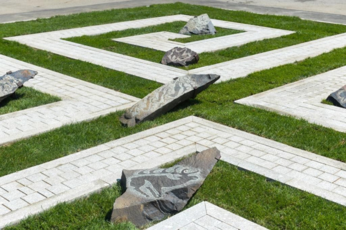 В Алматы установят памятники Шамши Калдаякову и Балуану Шолаку