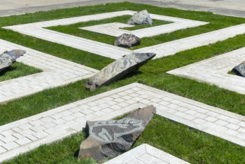 Фотография к новости: В Алматы установят памятники Шамши Калдаякову и Балуану Шолаку