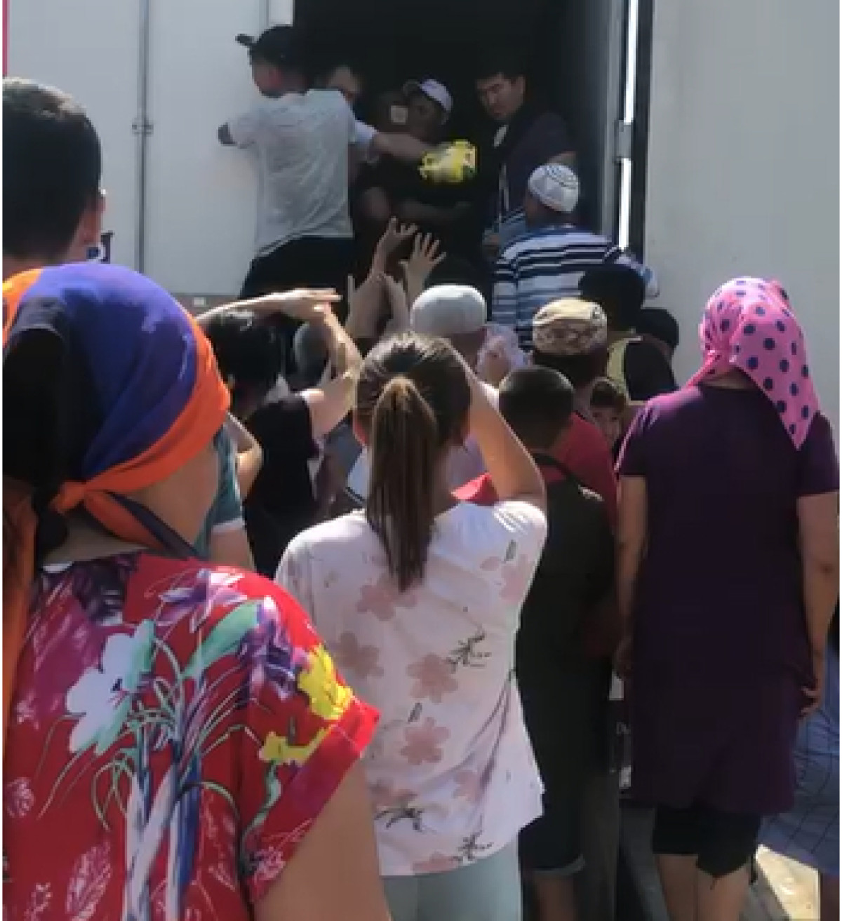 кадр из видео