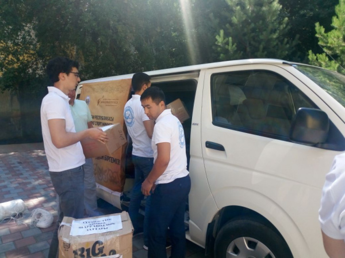 Очередная партия гуманитарной помощи отправляется из Алматы в Арысь