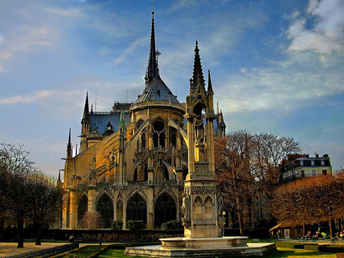Французская прокуратура назвала возможные причины пожара в Notre-Dame de Paris
