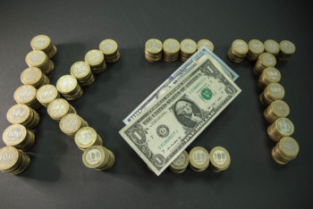 Фотография к новости: Объём "чистых" продаж долларов США в обменниках Казахстана превысил 555 млрд тенге 