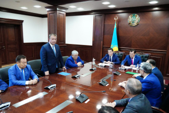 Фотография к новости: Аскар Мамин представил активу Кызылординской области нового акима