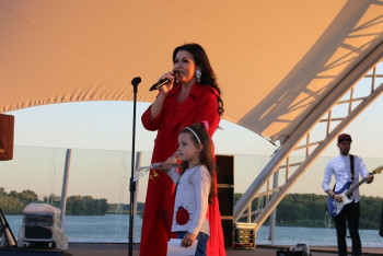 Фотография к новости: Известная российская певица Ирина Дубцова спела для павлодарцев