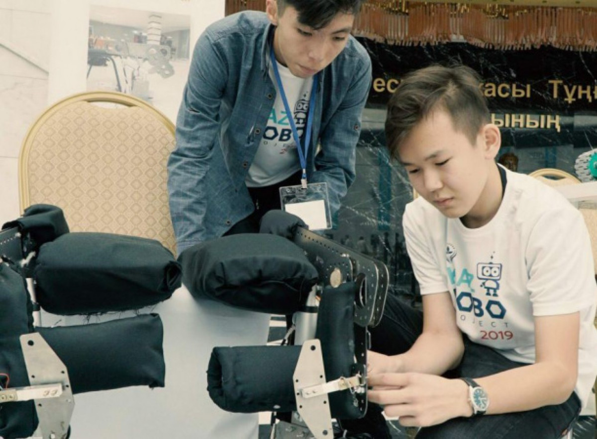 Около 200 юных инженеров и робототехников Казахстана объединил "KazRoboProject-2019"