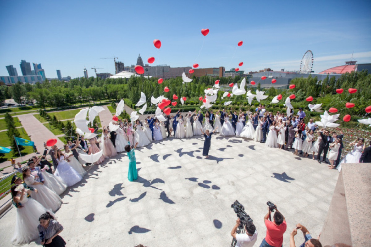 В Нур-Султане 40 пар вступят в брак в канун Дня столицы