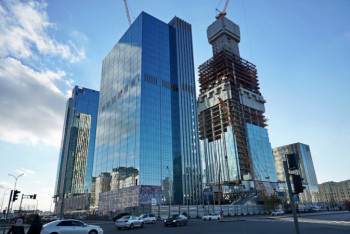 По заработным платам казахстанских и иностранных рабочих Абу Даби плаза создана спецкомиссия