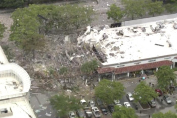 Фотография к новости: Взрывом газа разнесен павильон торгового центра в США