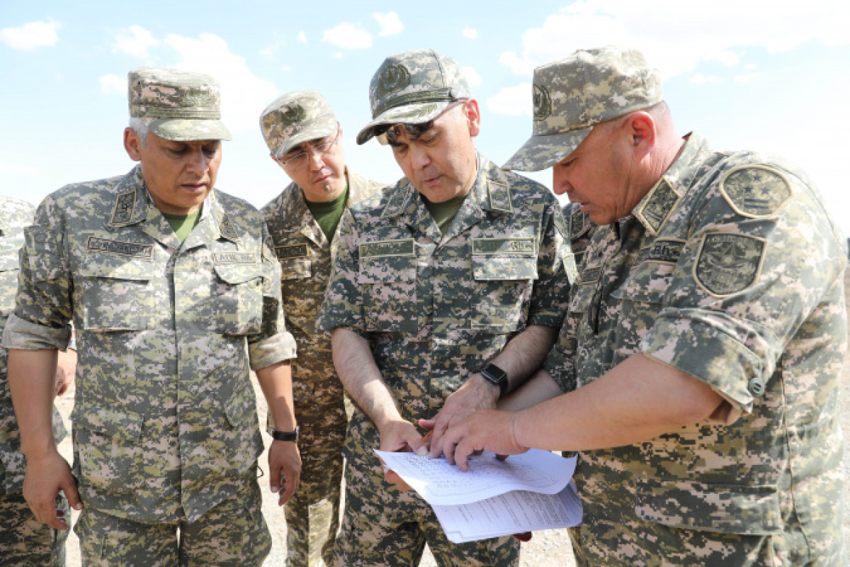  Министр обороны совершил облёт Арыси