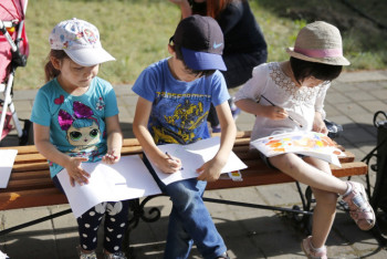 Фотография к новости: В Павлодаре юные художники изобразили летательные аппараты будущего