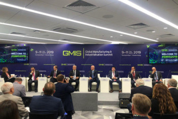 Фотография к новости: Роман Скляр: Казахстан планомерно отходит от доминирования сырьевого сектора