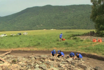 Фотография к новости: Археологи ВКО обнаружили фигурки оленей с золотыми рогами